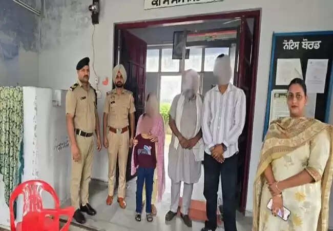 सोशल मीडिया के प्यार में फंसी महिला, पाकिस्तान सीमा पर पहुंची