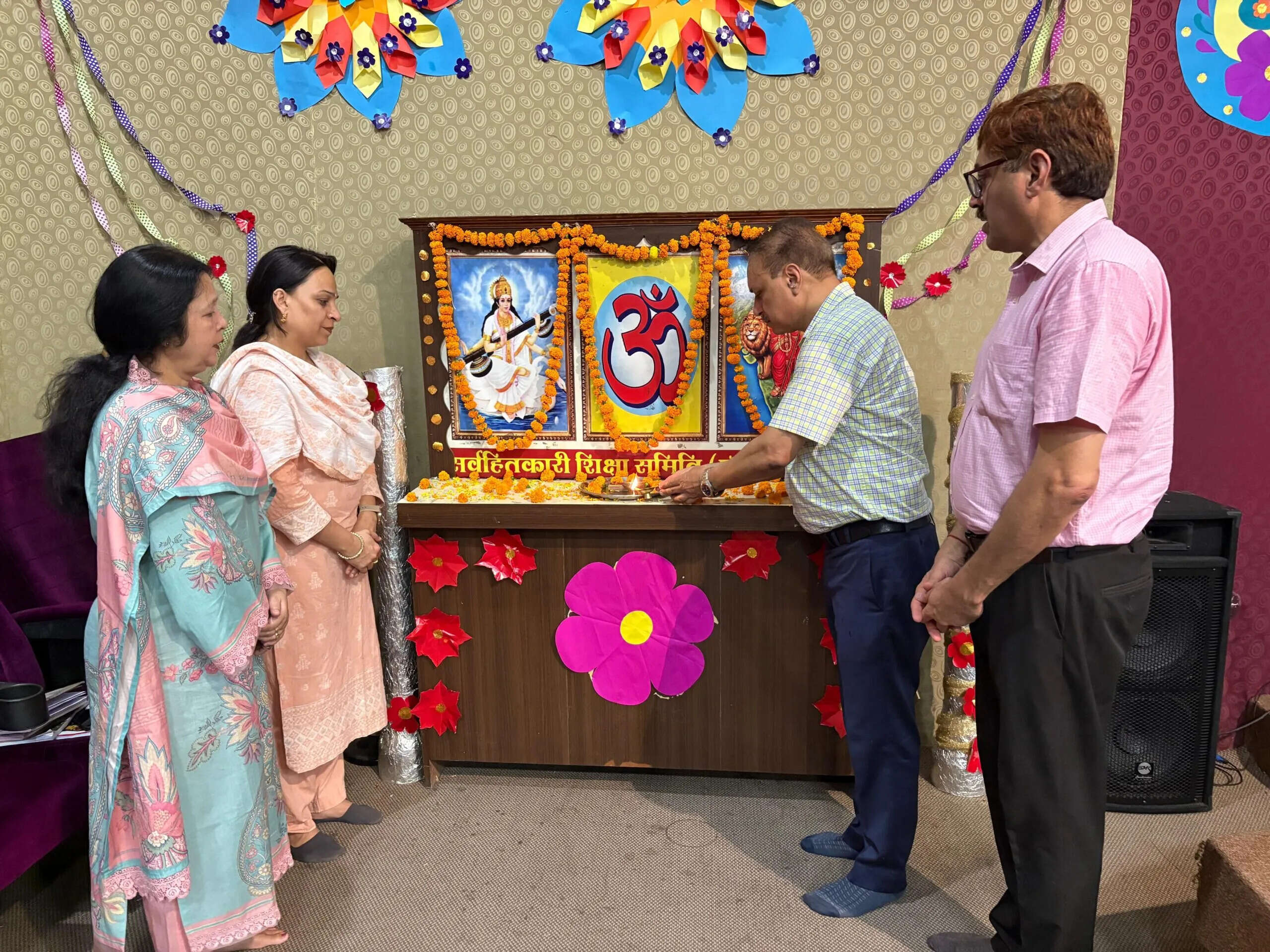 माधव विद्या निकेतन में 15 दिवसीय आधार वर्ग का शुभारंभ