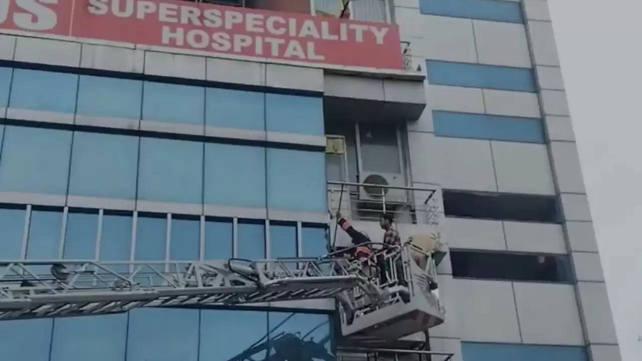 दिल्ली के अस्पताल में रक्षाबंधन पर आग, एक की मौत