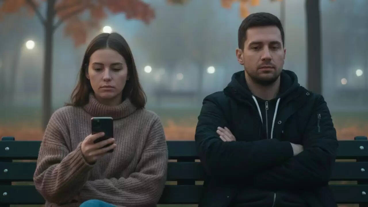 इंट्रोवर्ट और भावनात्मक रूप से अनुपलब्ध: जानें कैसे करें पहचान