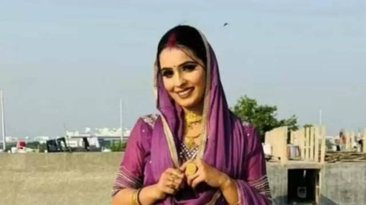 क्या बेटियों को हथियार देना सही है? ग्रेटर नोएडा में निक्की हत्या के बाद महापंचायत का अनोखा फरमान