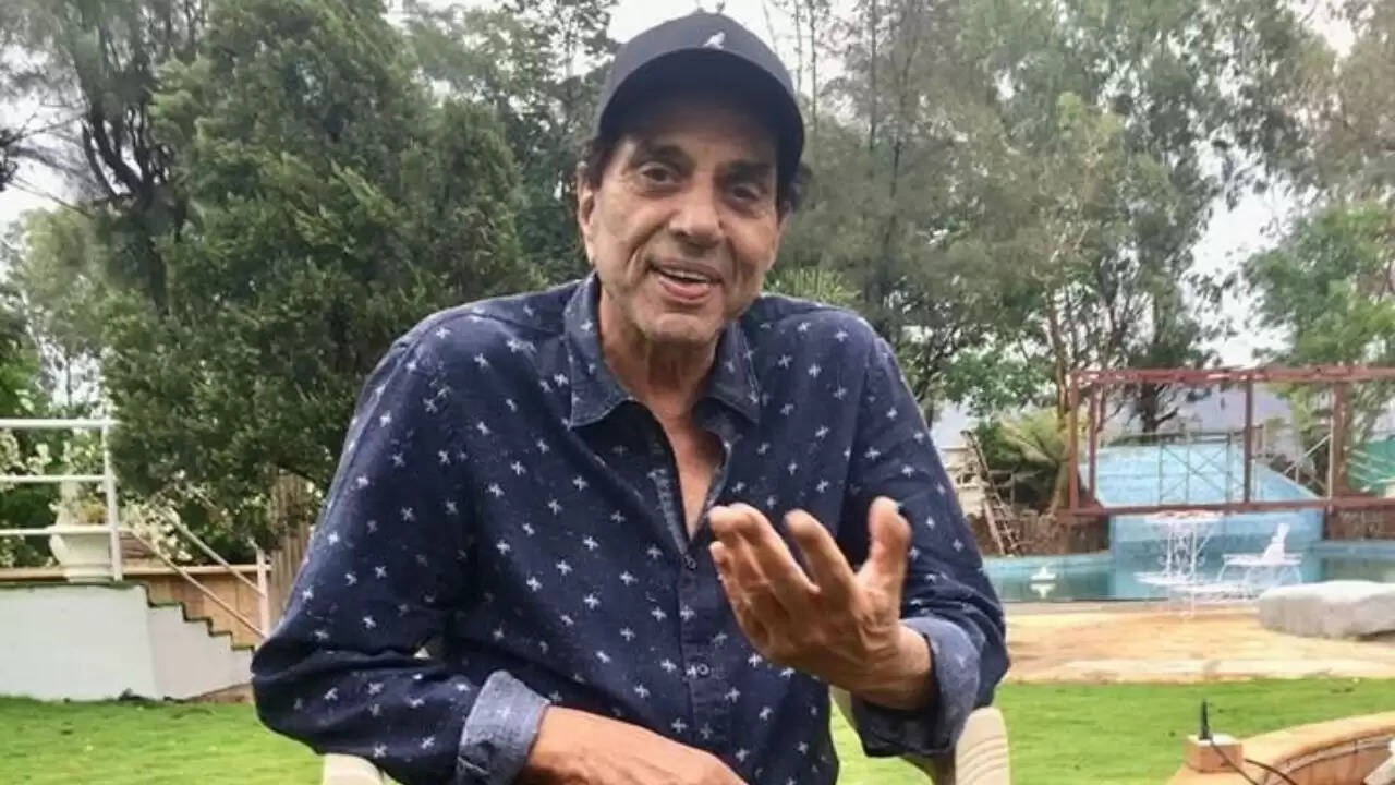 धर्मेंद्र को अस्पताल से मिली छुट्टी, परिवार ने घर पर इलाज का लिया निर्णय