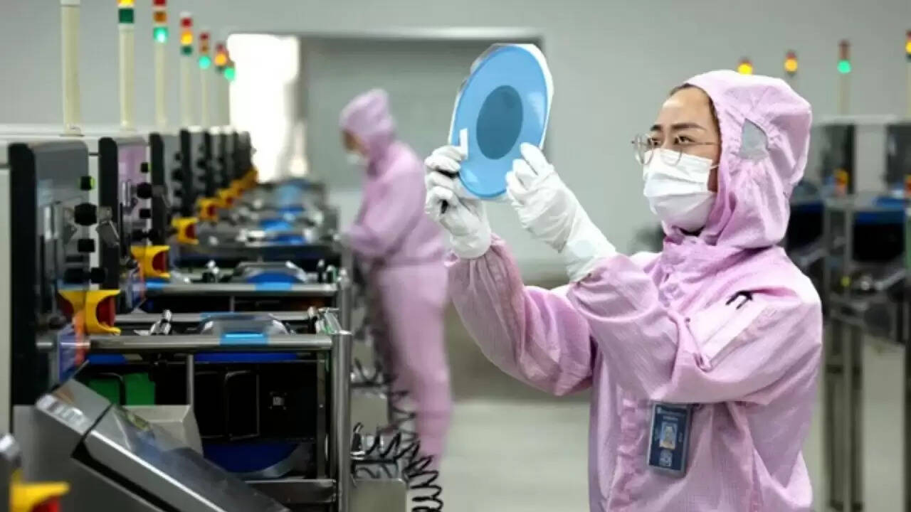 चीन ने सेमीकंडक्टर तकनीक में नया मील का पत्थर स्थापित किया: EUV लिथोग्राफी मशीन का प्रोटोटाइप तैयार