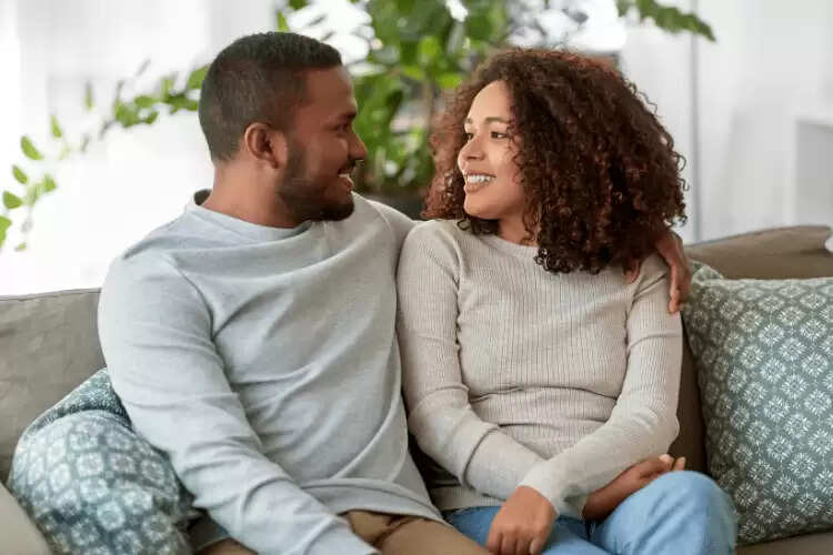 युवाओं में बढ़ती नकारात्मक आदतें: रिश्तों पर पड़ता है गहरा असर