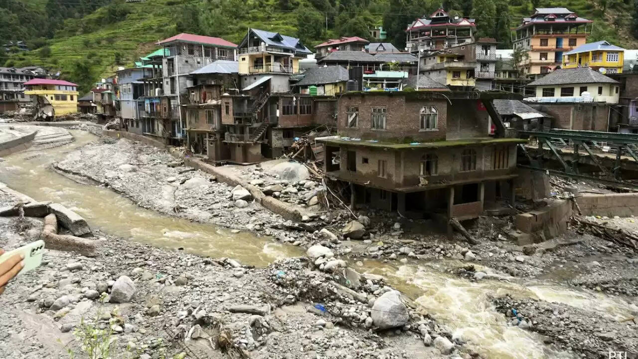 हिमाचल प्रदेश में बाढ़: किन्नौर में भारी बारिश के बाद स्थिति गंभीर