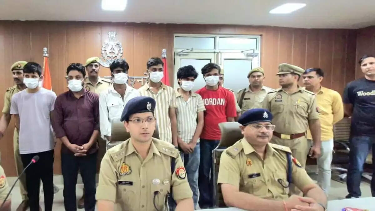 ग्रेटर नोएडा में GRINDER GAY APP से लूट का मामला, 6 आरोपी गिरफ्तार