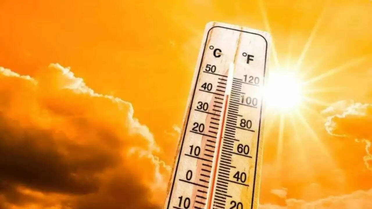 कश्मीर में गर्मी का नया रिकॉर्ड: स्कूलों की टाइमिंग में बदलाव