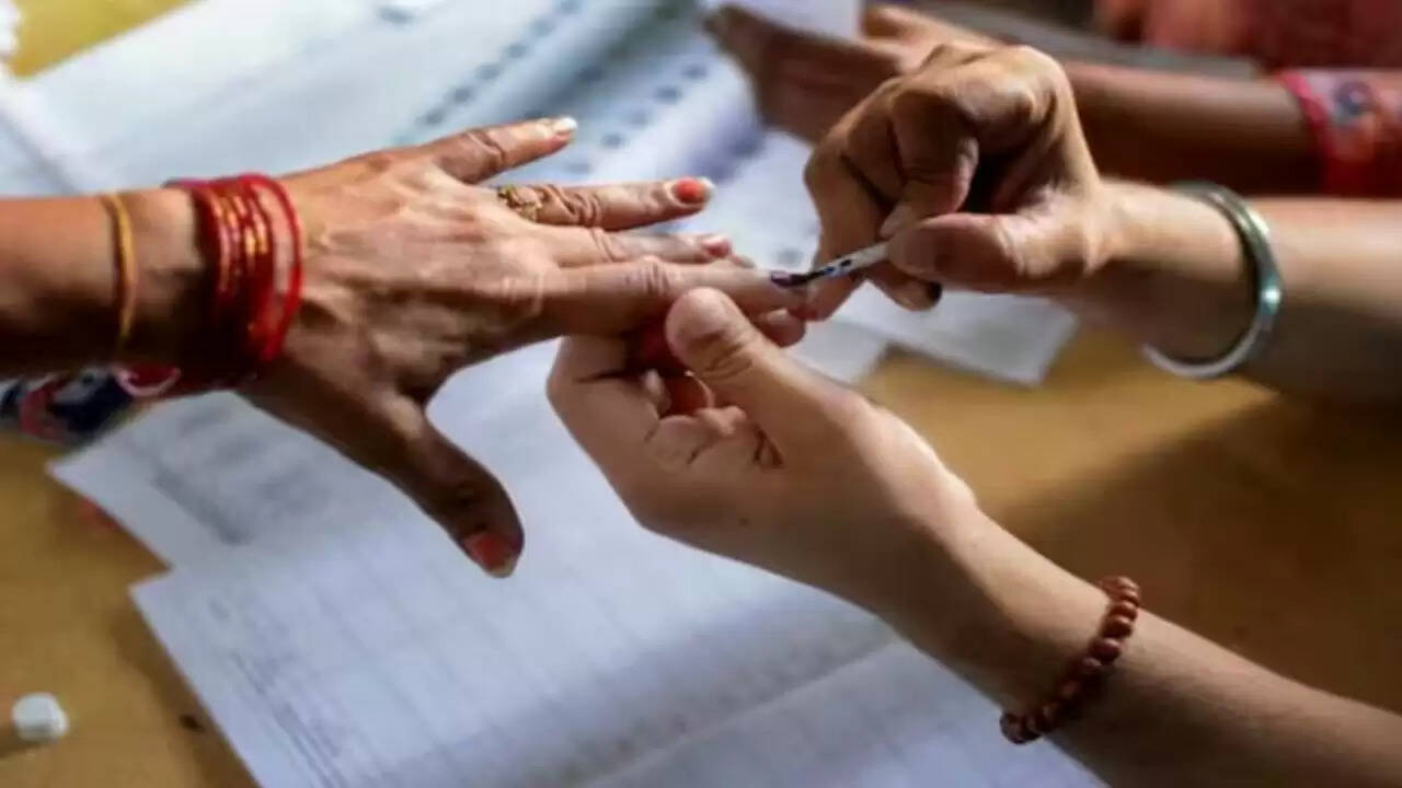 बिहार विधानसभा चुनाव 2025: मतदान की तैयारी और विवाद