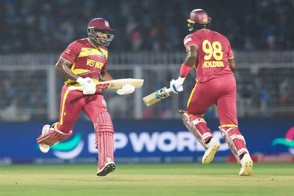 वेस्टइंडीज का टी20 वर्ल्ड कप अभियान समाप्त, यात्रा में देरी