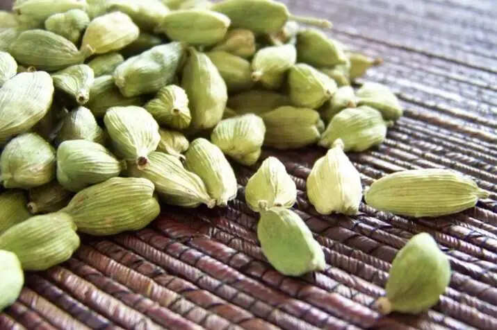 इलायची के स्वास्थ्य लाभ: जानें कैसे करें इसका उपयोग