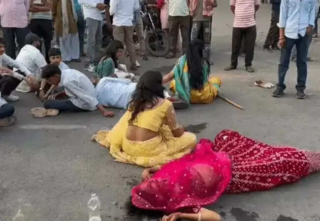 हमीरपुर में ट्रक की चपेट में आया बच्चा, शादी की खुशियां मातम में बदली
