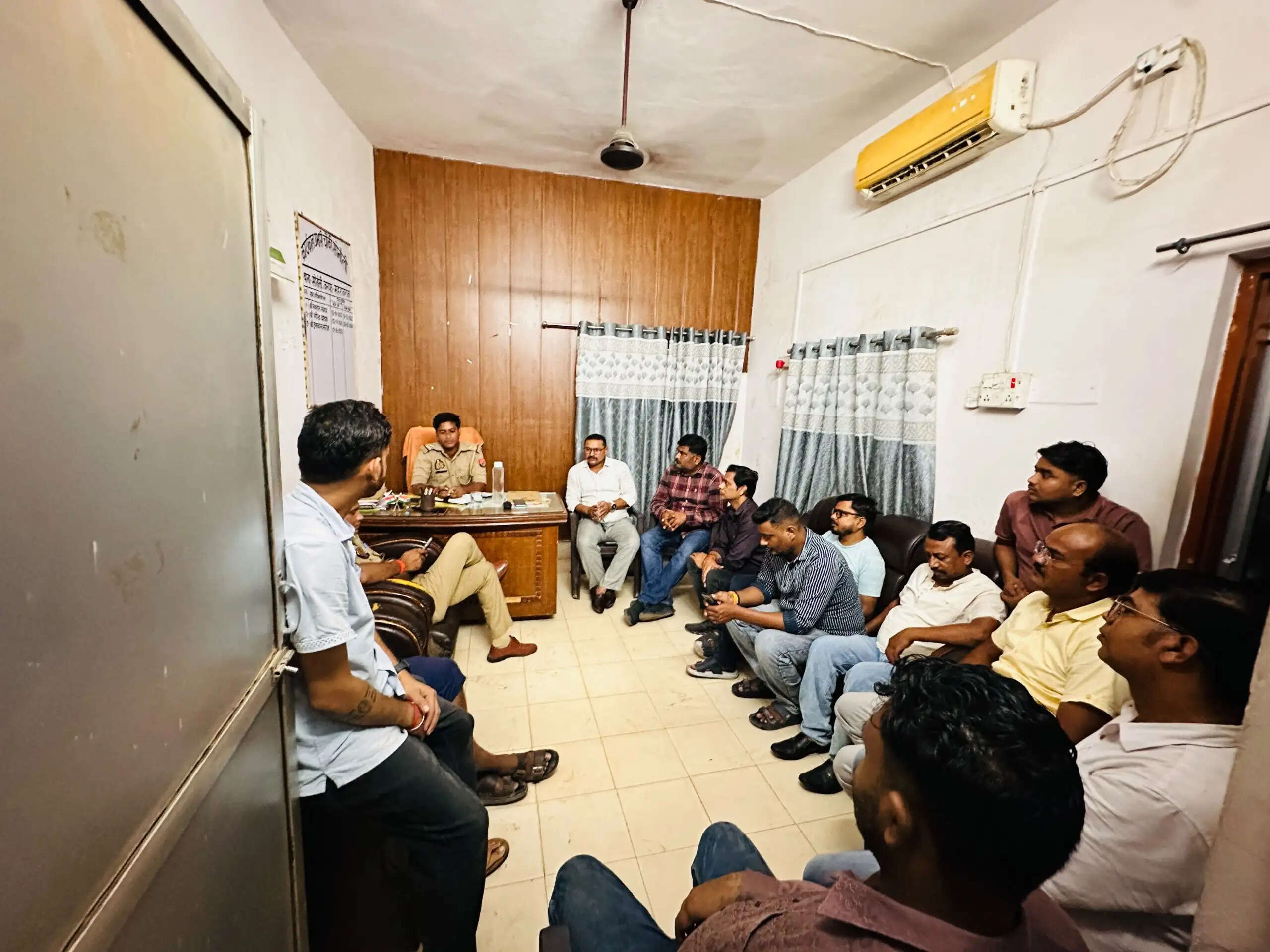 सोनौली में जाम की समस्या के समाधान के लिए व्यापारियों और पुलिस की बैठक
