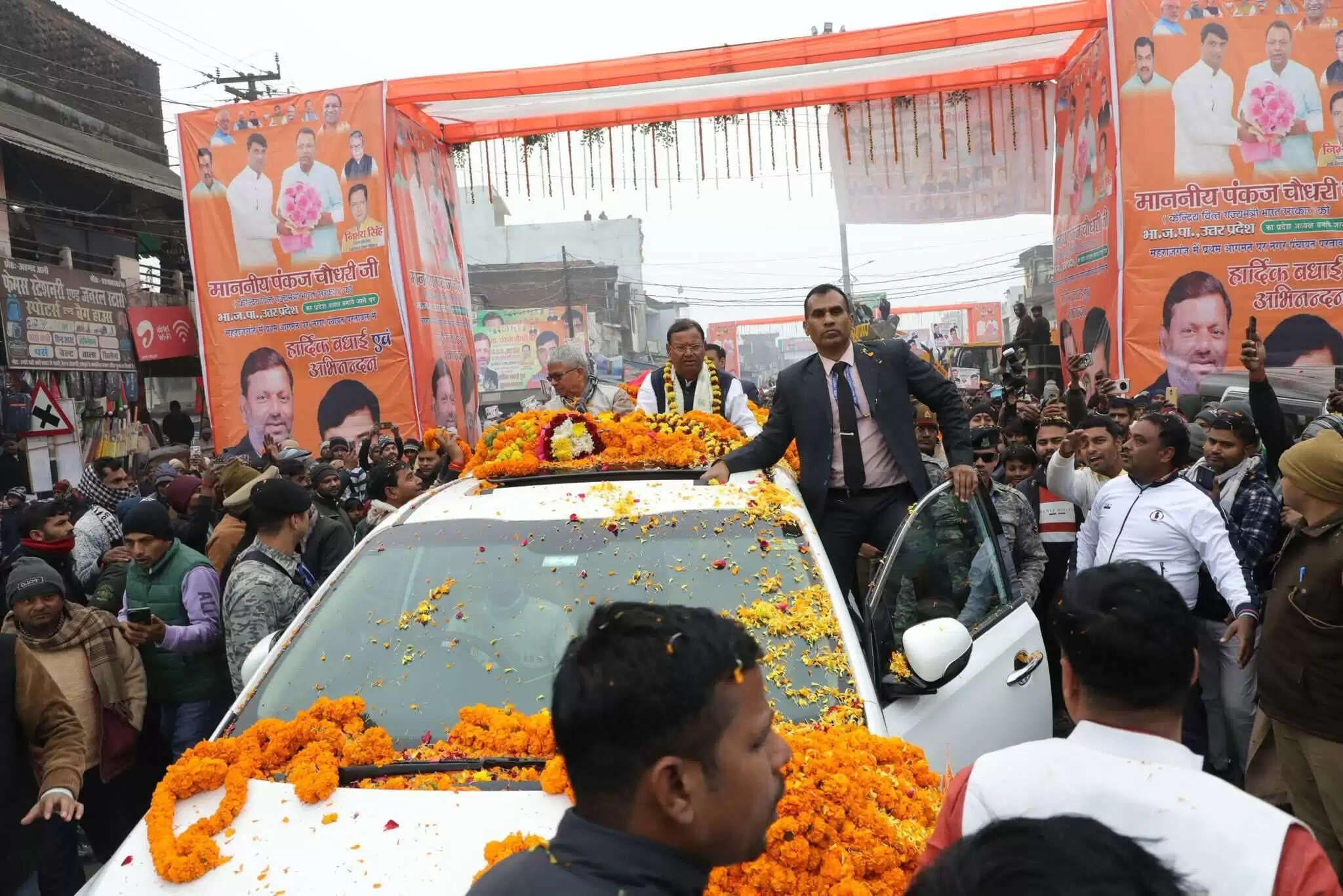 भाजपा प्रदेश अध्यक्ष पंकज चौधरी का महराजगंज में भव्य स्वागत