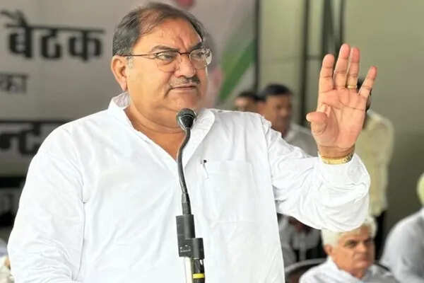 चौटाला ने नांगल बांध पर ताला लगाने की निंदा की