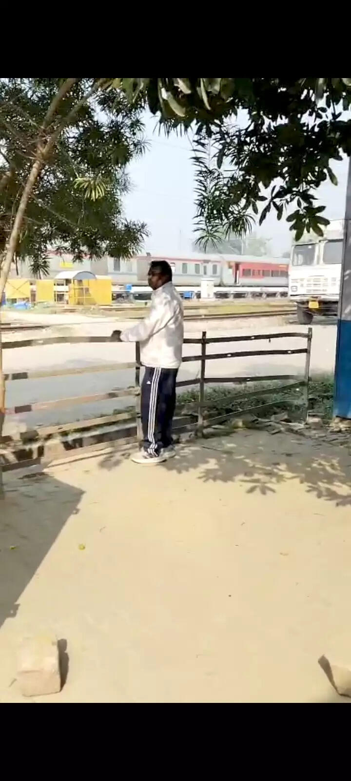 RPF निरीक्षक की अभद्रता से कर्मचारियों में हड़कंप, सस्पेंड करने का मिला आश्वासन