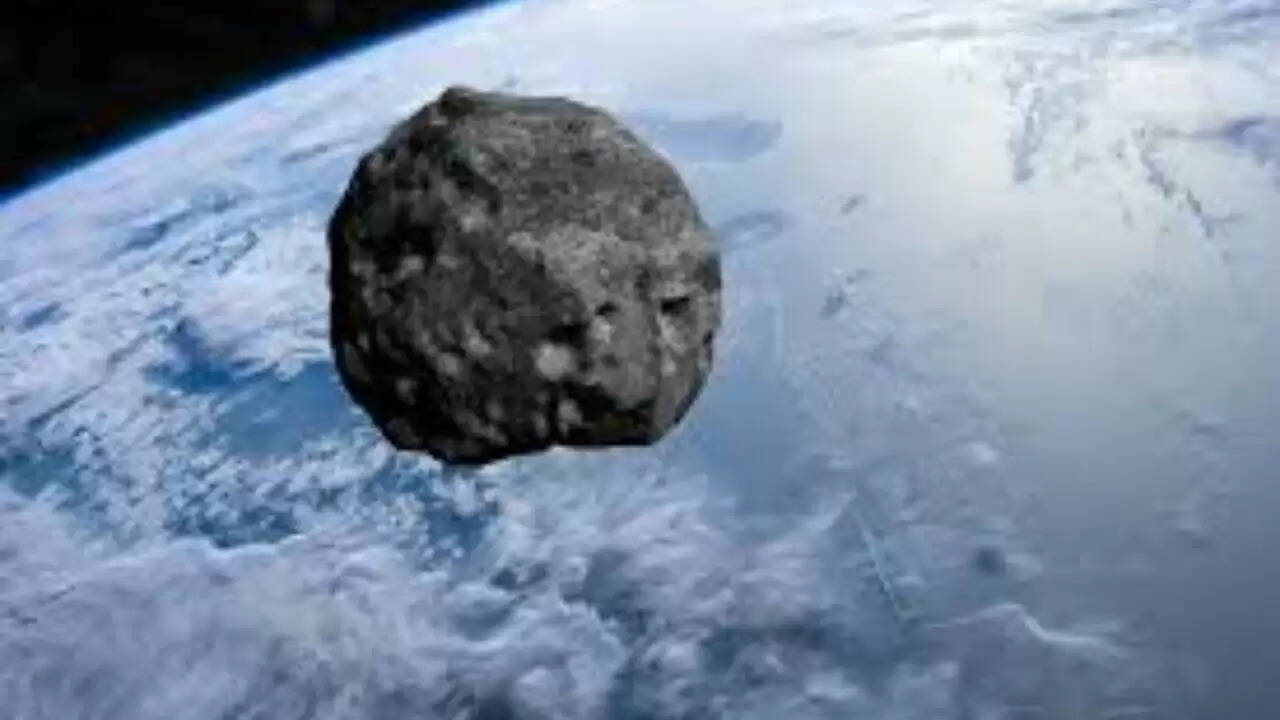 पृथ्वी के पास से गुजरने वाला एस्टेरॉयड FA22: वैज्ञानिकों की नजर में