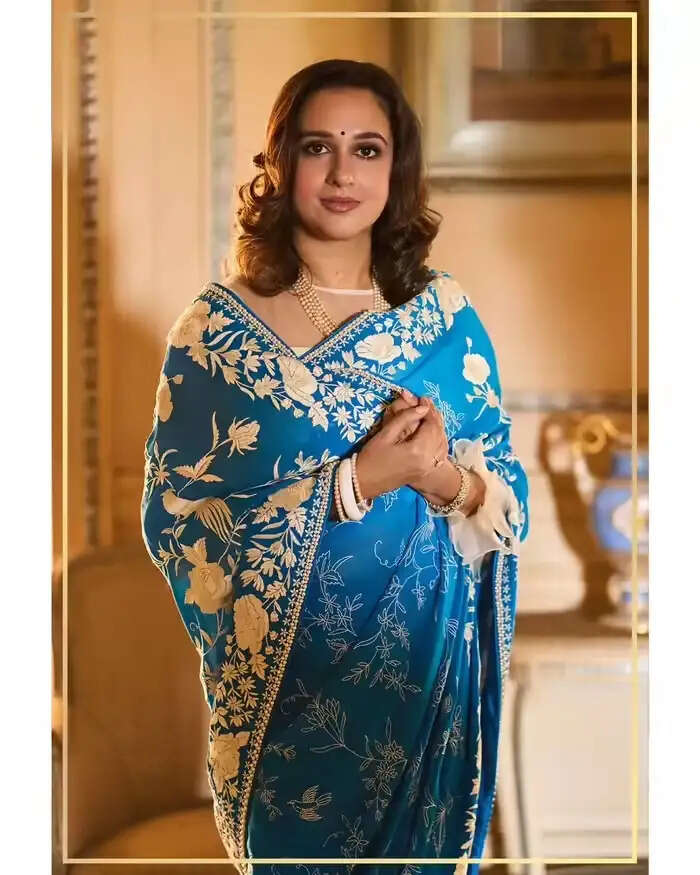 महारानी राधिकाजे गायकवाड़ का शानदार साड़ी लुक: 47 की उम्र में भी रॉयल ग्लो