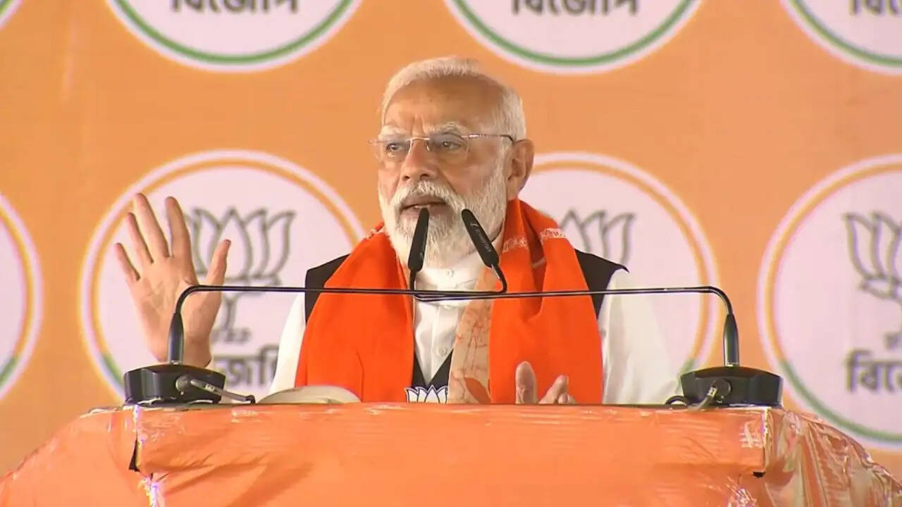 प्रधानमंत्री मोदी ने पश्चिम बंगाल में ममता सरकार पर साधा निशाना, दीं छह गारंटियां