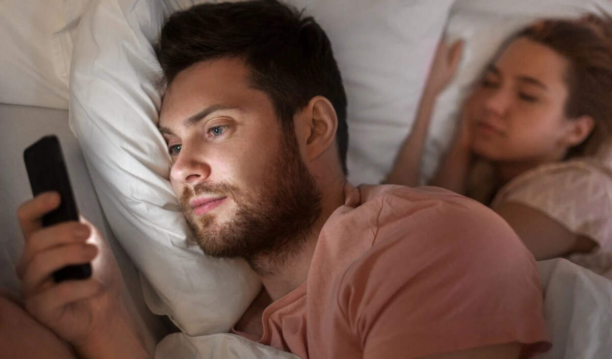 धोखे के विभिन्न पहलू: भावनात्मक बनाम शारीरिक