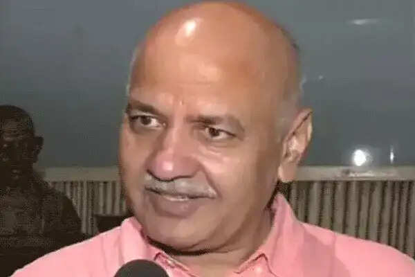 पंजाब में आम आदमी पार्टी में सियासी हलचल: 7 सांसदों के जाने के बाद आपात बैठक