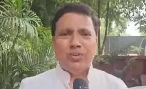 समाजवादी पार्टी ने चुनाव आयोग के फैसले पर उठाए सवाल