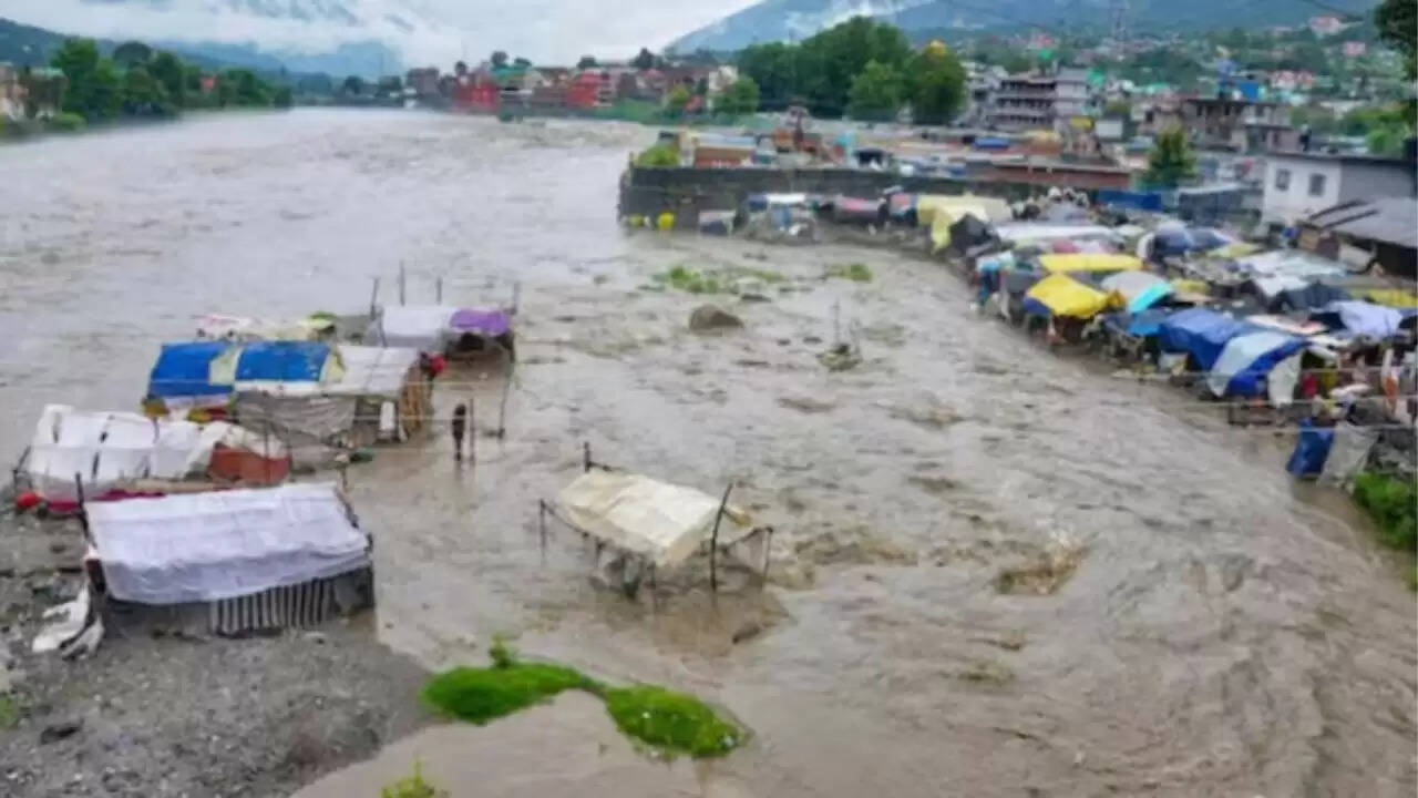 उत्तराखंड में भारी बारिश से तबाही: मौसम विभाग का अलर्ट जारी
