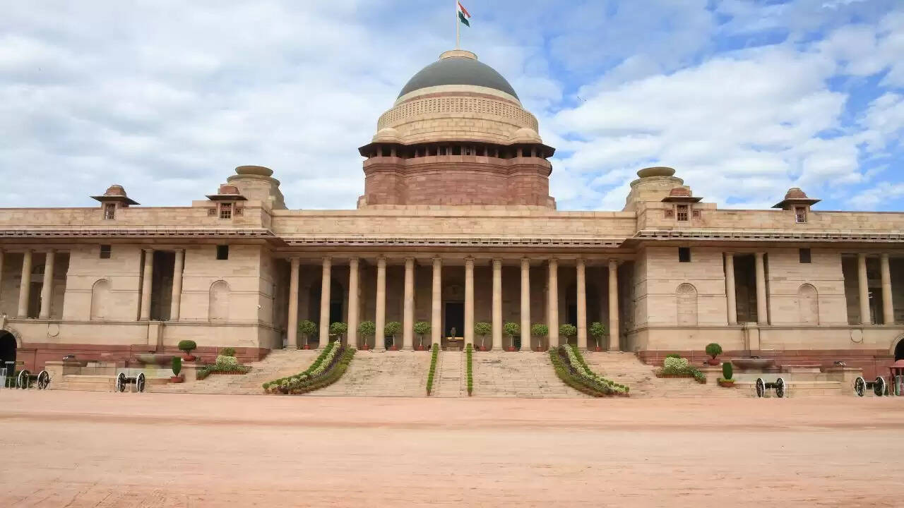 दिल्ली में राष्ट्रपति भवन परिसर में आग लगने की घटना
