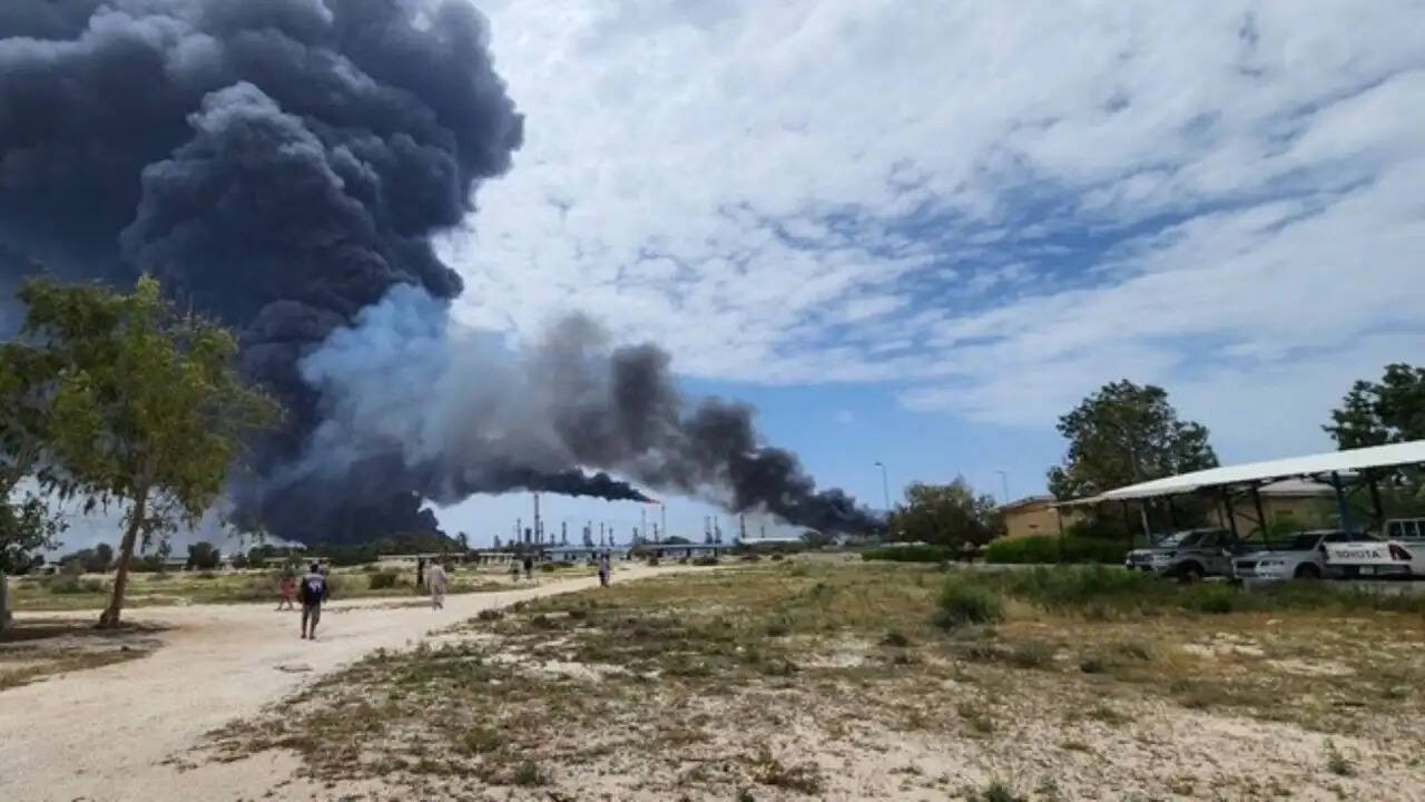 ईरान की लावन द्वीप रिफाइनरी में विस्फोट: सीजफायर के बाद बढ़ा तनाव