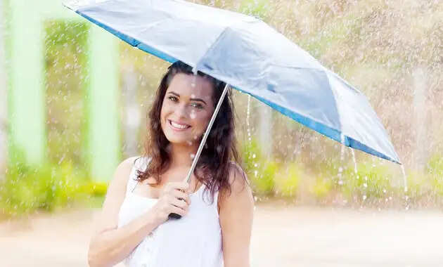 बारिश में बालों के टूटने से बचने के लिए 5 आयुर्वेदिक उपाय