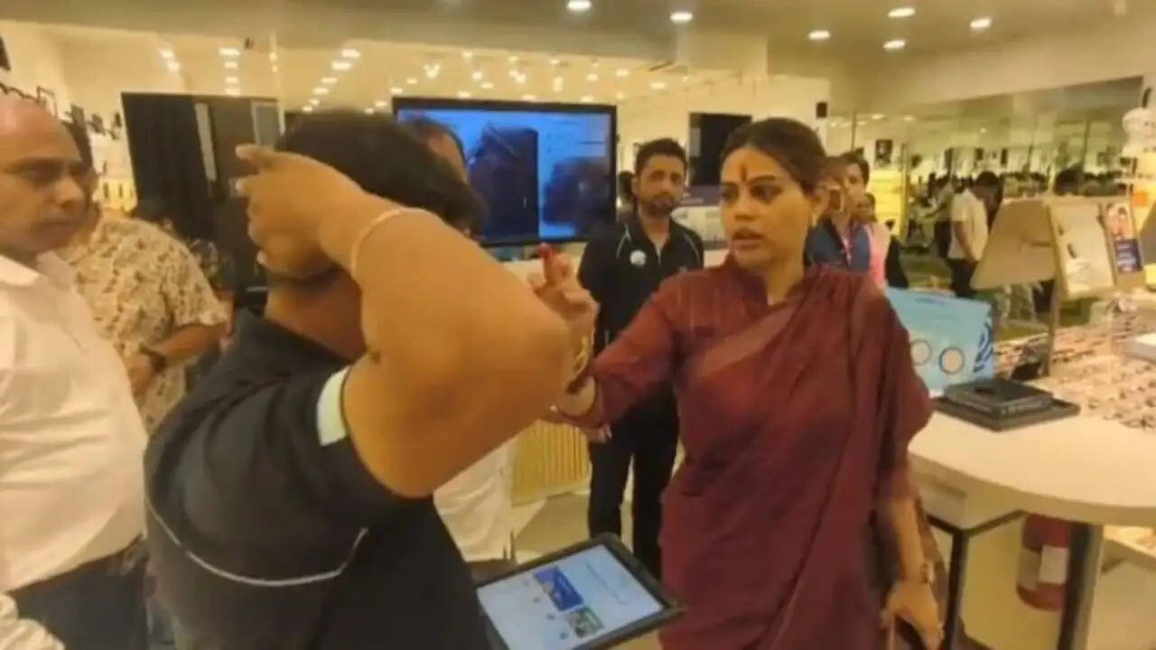 Lenskart के नए ड्रेस कोड पर विवाद: क्या है असली मामला?