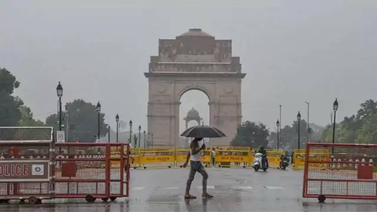 दिल्ली में मौसम का हाल: बारिश की संभावना और वायु गुणवत्ता की स्थिति