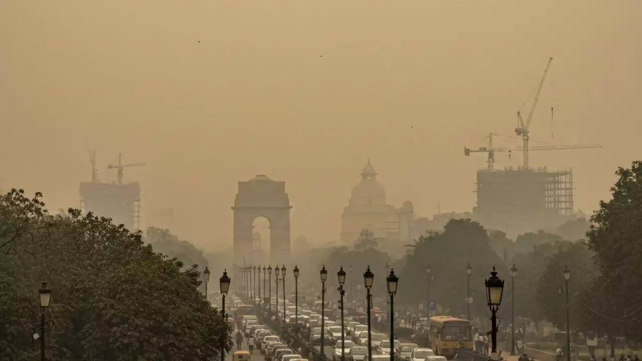 दिल्ली के कंझावला में प्रदूषण नियंत्रण कार्रवाई पर विवाद