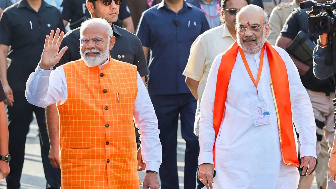 गुजरात के स्थानीय चुनावों में BJP की शानदार जीत: क्या है इसका मतलब?