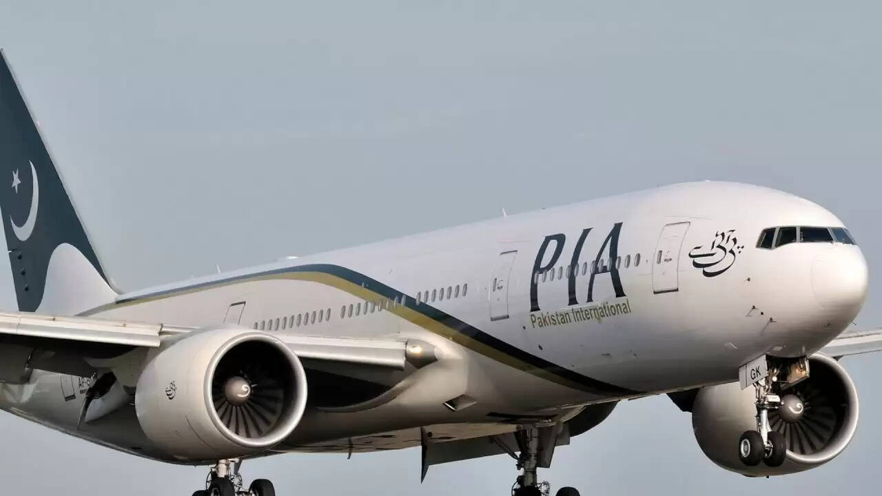 पाकिस्तान इंटरनेशनल एयरलाइंस की हड़ताल: यात्रियों की बढ़ती चिंताएं और एयरलाइन का संकट