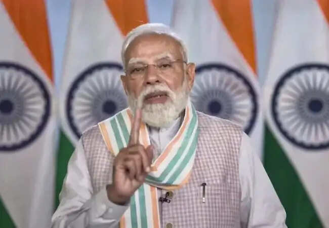 प्रधानमंत्री मोदी ने 51,000 युवाओं को केंद्र सरकार की नौकरियों के लिए नियुक्ति पत्र सौंपे