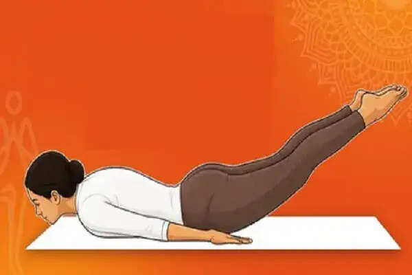 शलभासन: कमजोर कोर मसल्स और पाचन समस्याओं के लिए एक प्रभावी समाधान