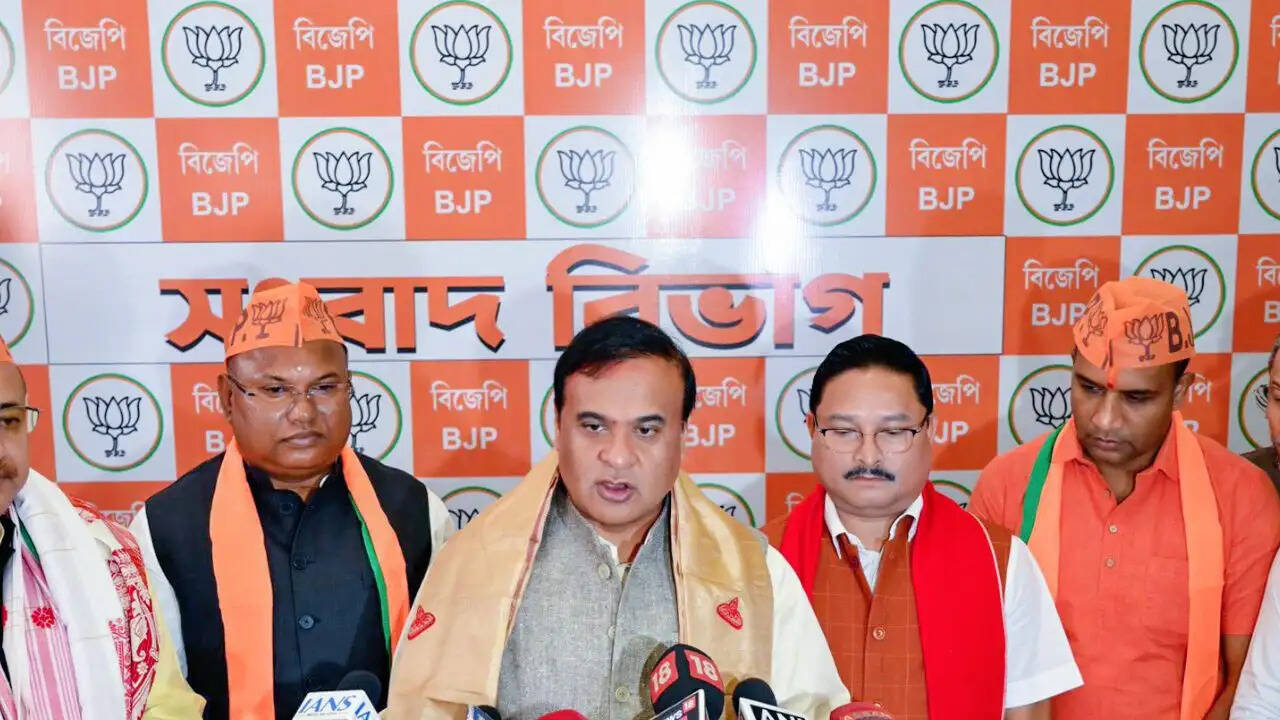 असम में कांग्रेस को बड़ा झटका: तीन विधायक बीजेपी में शामिल