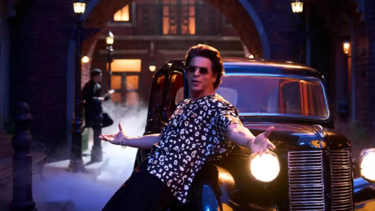 शाहरुख खान का जादुई सफर: 60 साल की उम्र में भी हैं रोमांस के बादशाह