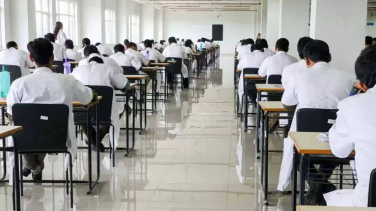 MBBS प्रवेश घोटाले का पर्दाफाश: 18,000 छात्रों को फर्जी दस्तावेजों से मिला एडमिशन
