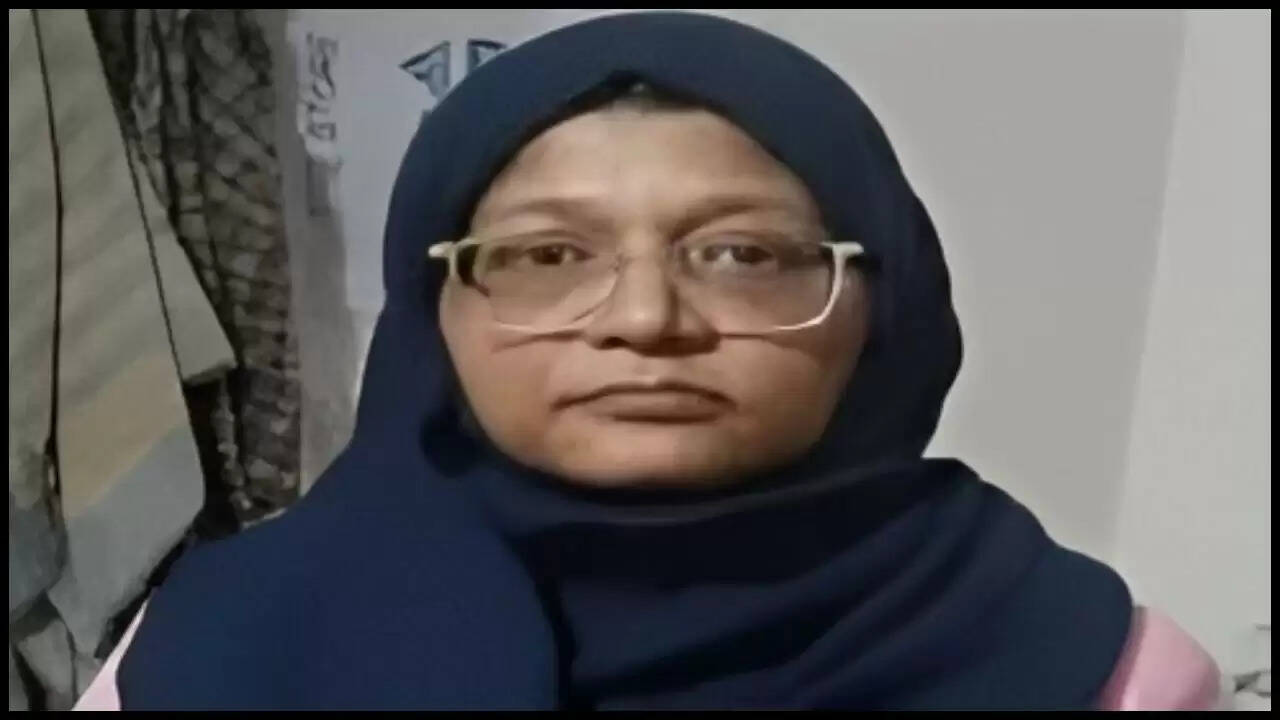 लखनऊ की पूर्व लेक्चरर डॉ. शाहीन शाहिद आतंकवाद के आरोप में गिरफ्तार