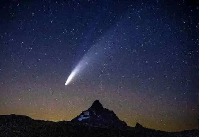 आसमान में अद्भुत नजारा: C/2025 R3 धूमकेतु का आगमन