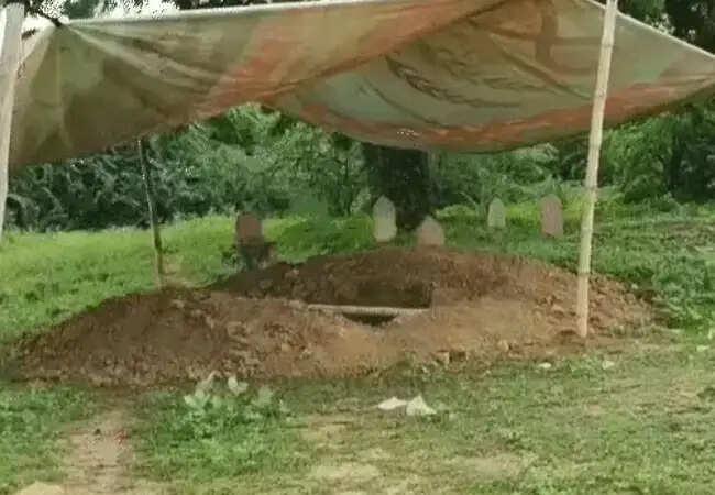 अतीक अहमद के बेटों को मिली पैरोल, भाई के जनाजे में शामिल होने का मौका