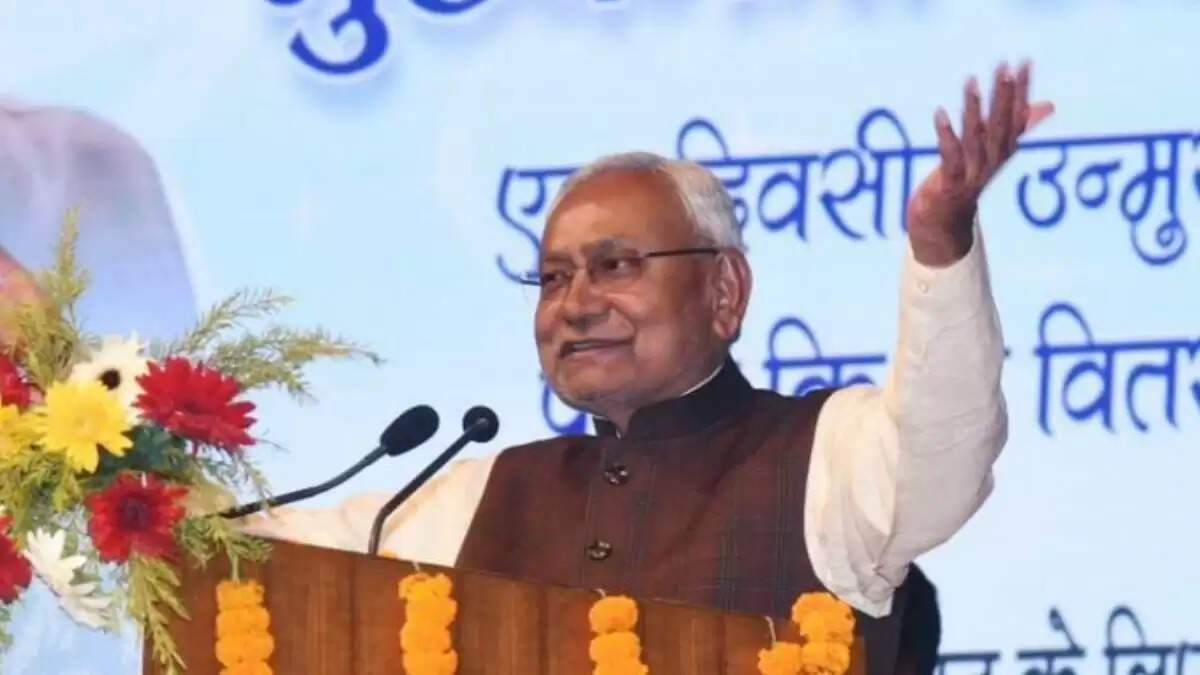 बिहार में स्कूल कर्मियों की सैलरी दोगुनी करने की घोषणा