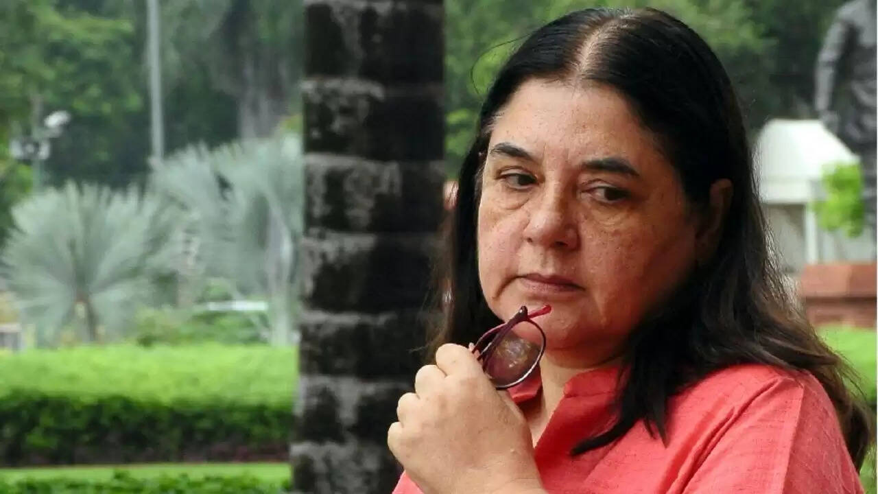 सुप्रीम कोर्ट ने मेनका गांधी के खिलाफ अवमानना की कार्रवाई पर रोक लगाई