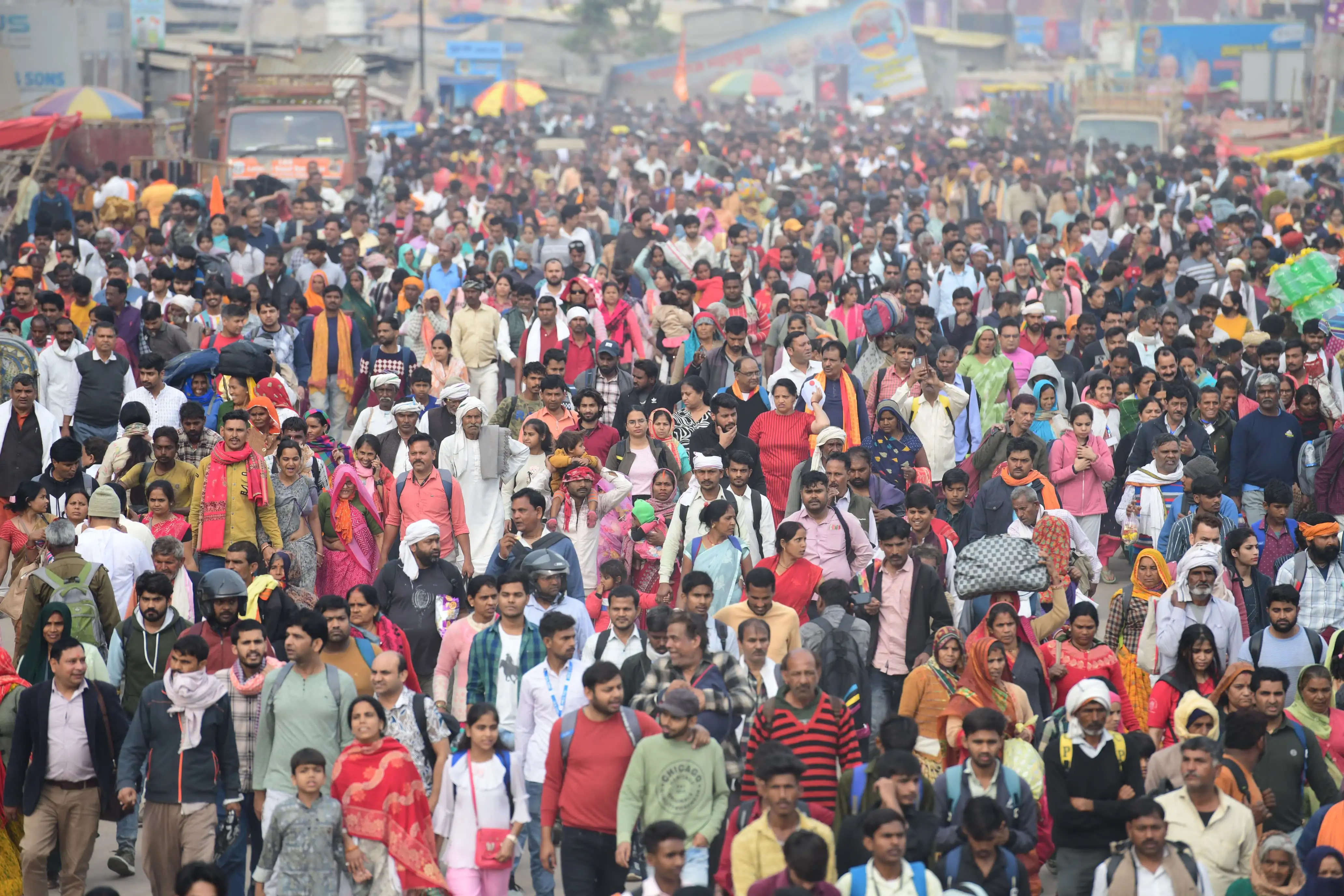 महाकुम्भ में शिवरात्रि पर्व पर उमड़ा श्रद्धालुओं का हुजूम