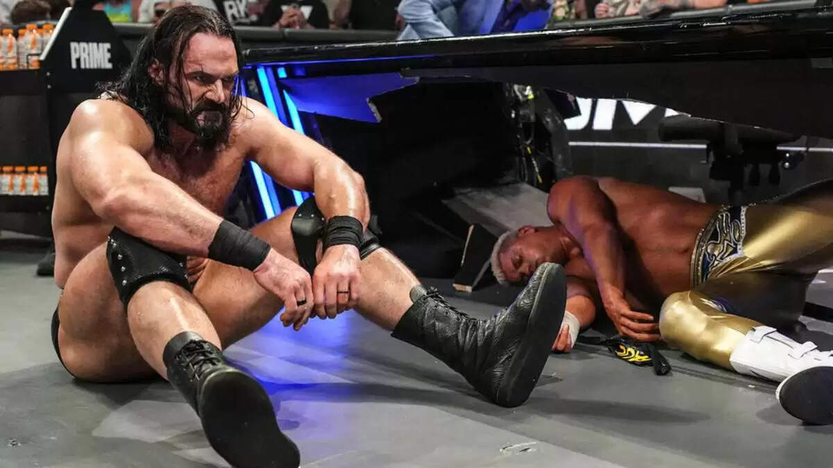 कोडी रोड्स पर ड्रू मैकइंटायर का खतरनाक हमला, WWE SmackDown में मचाया आतंक