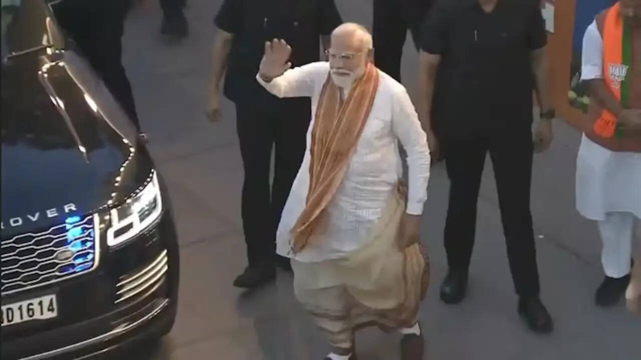 बंगाल में भाजपा की जीत के बाद मोदी का पारंपरिक बंगाली लुक