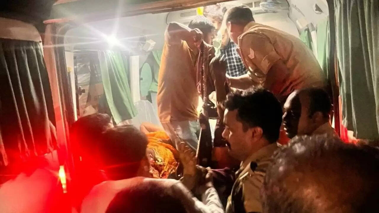 जौनपुर में भीषण सड़क हादसा: 5 की मौत, 18 घायल