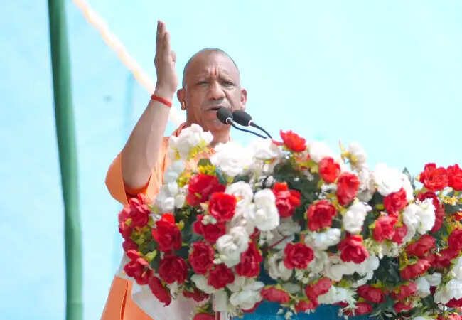 सीएम योगी आदित्यनाथ का पश्चिम बंगाल में प्रभाव: टीएमसी के गुंडों के खिलाफ जनसभा