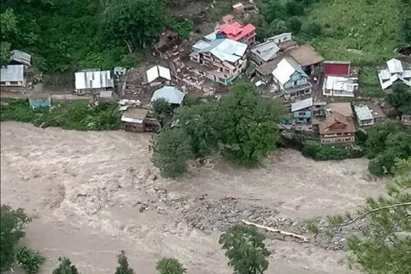 जम्मू-कश्मीर में बादल फटने से मचैल मट्टा यात्रा पर भारी तबाही
